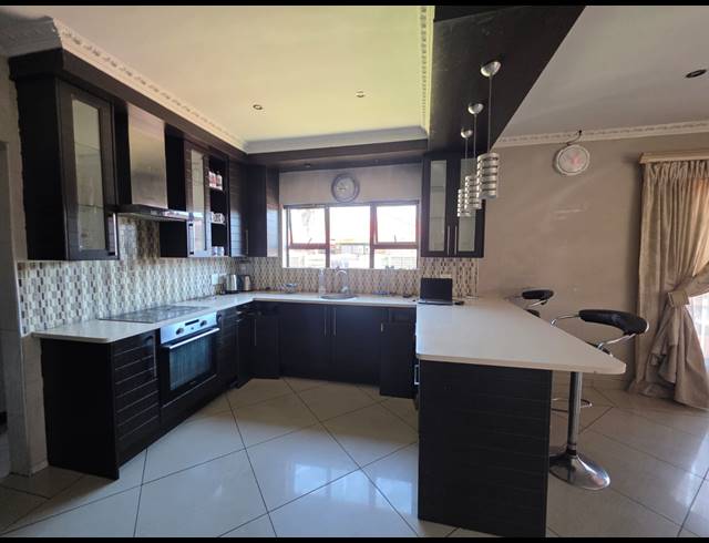 3 BEDROOM HOUSE FOR SALE IN VANDERBIJLPARK SE 6